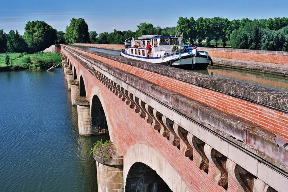 En attendant son passage...