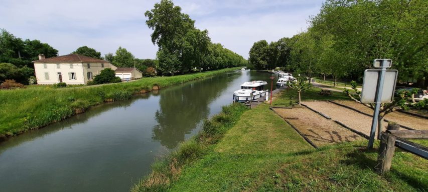 ge a été réalisée par IA Halte au restaurant